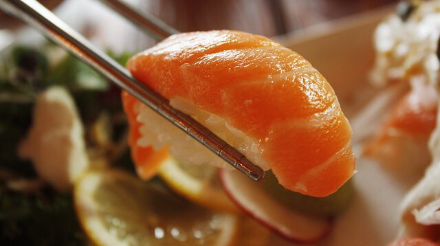 Sushi z dowozem jako zdrowa i smaczna alternatywa dla fast foodów w Krakowie